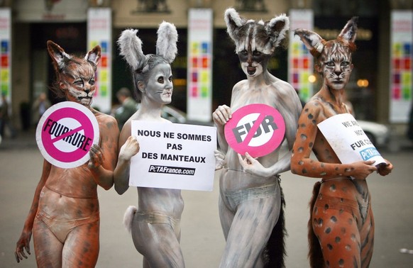 Activists of the animal rights group, PETA, painted as a fox, a rabbit, a racoon and a lynx, demonstrate against the use of fur in fashion, 02 October 2007 in Paris, during the Spring/Summer 2008 read ...