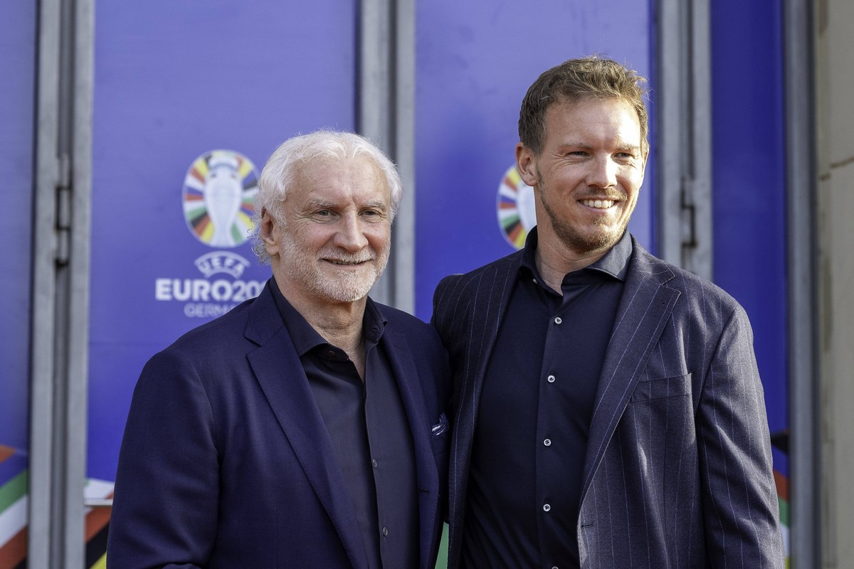 Fussball: EM-Workshop, Europameisterschaft, Treffen der Nationaltrainer am 08.04.2024 im Staendehaus in Duesseldorf. Rudi Voeller DFB, Sportdirektor und Julian Nagelsmann Deutschland, Nationaltrainer ...