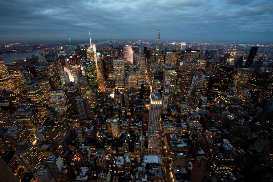 ARCHIV - 29.02.2016, USA, New York City: Die Skyline von Manhattan mit ihren vielen B