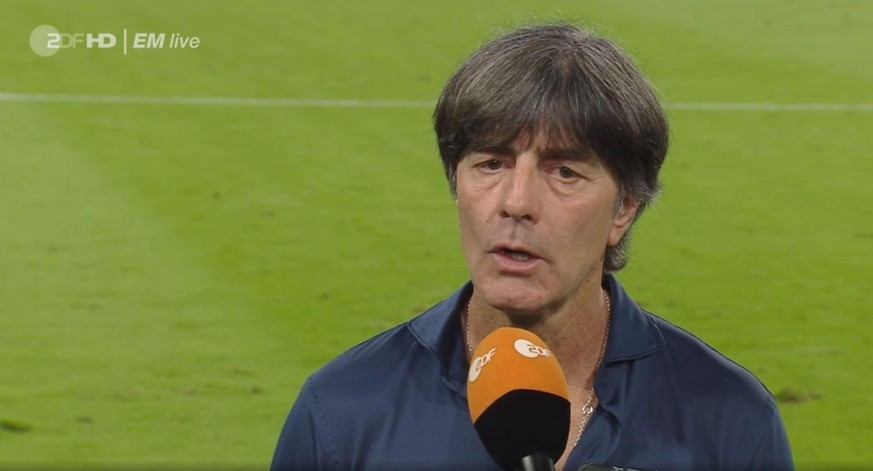 Bundestrainer Joachim Löw im Gespräch beim ZDF.