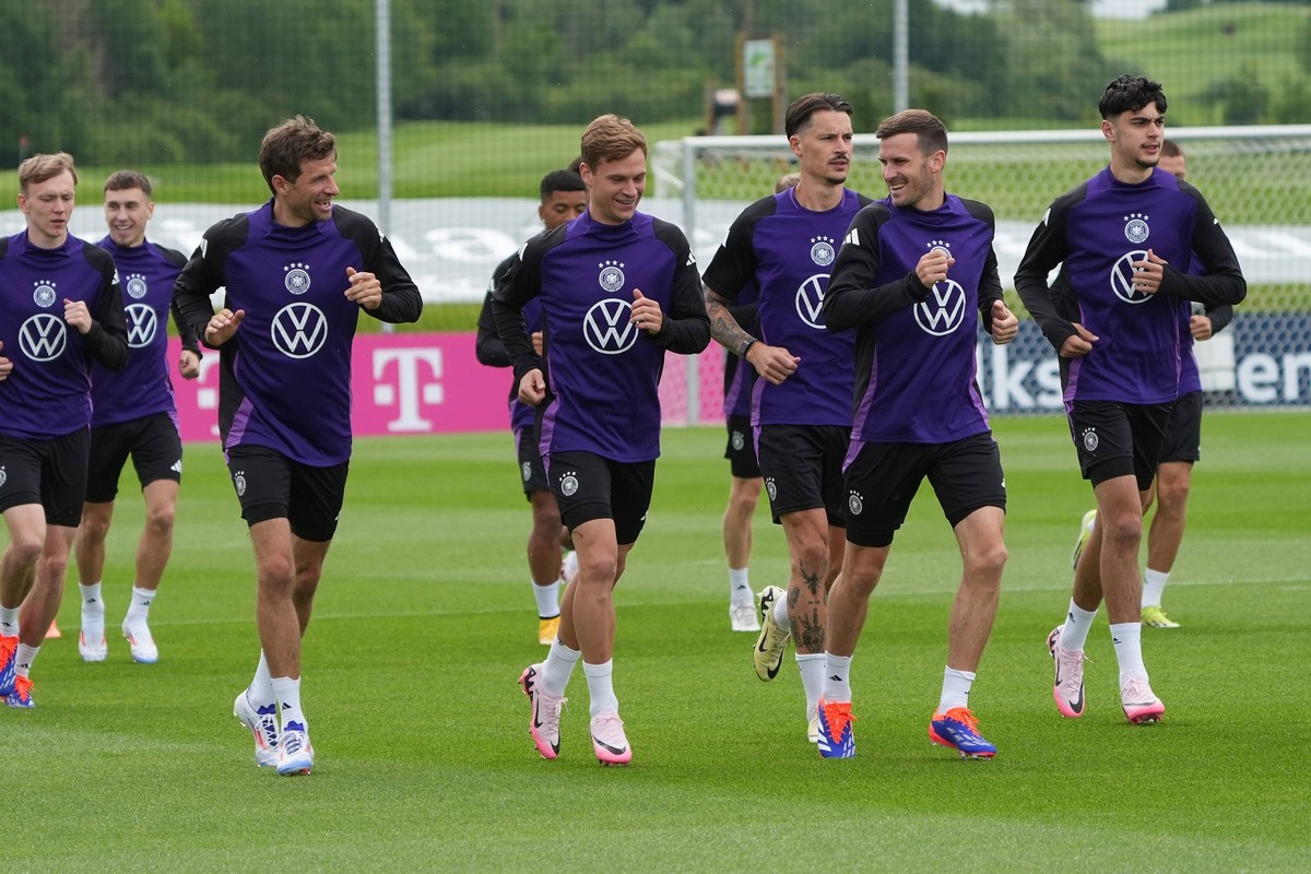 Thomas Müller Deutschland Germany ist wieder Radio Müller für Joshua Kimmich Deutschland Germany, Pascal Groß Deutschland Germany, Aleksandar Pavlovic Deutschland Germany - Blankenhain 29.05.2024: Tra ...