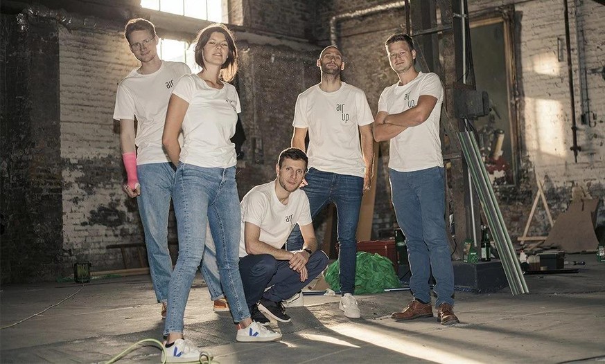 Tim Jäger, Lena Jüngst, Fabian Schlang, Simon Nüesch und Jannis Koppitz bilden gemeinsam das Team von "air up".