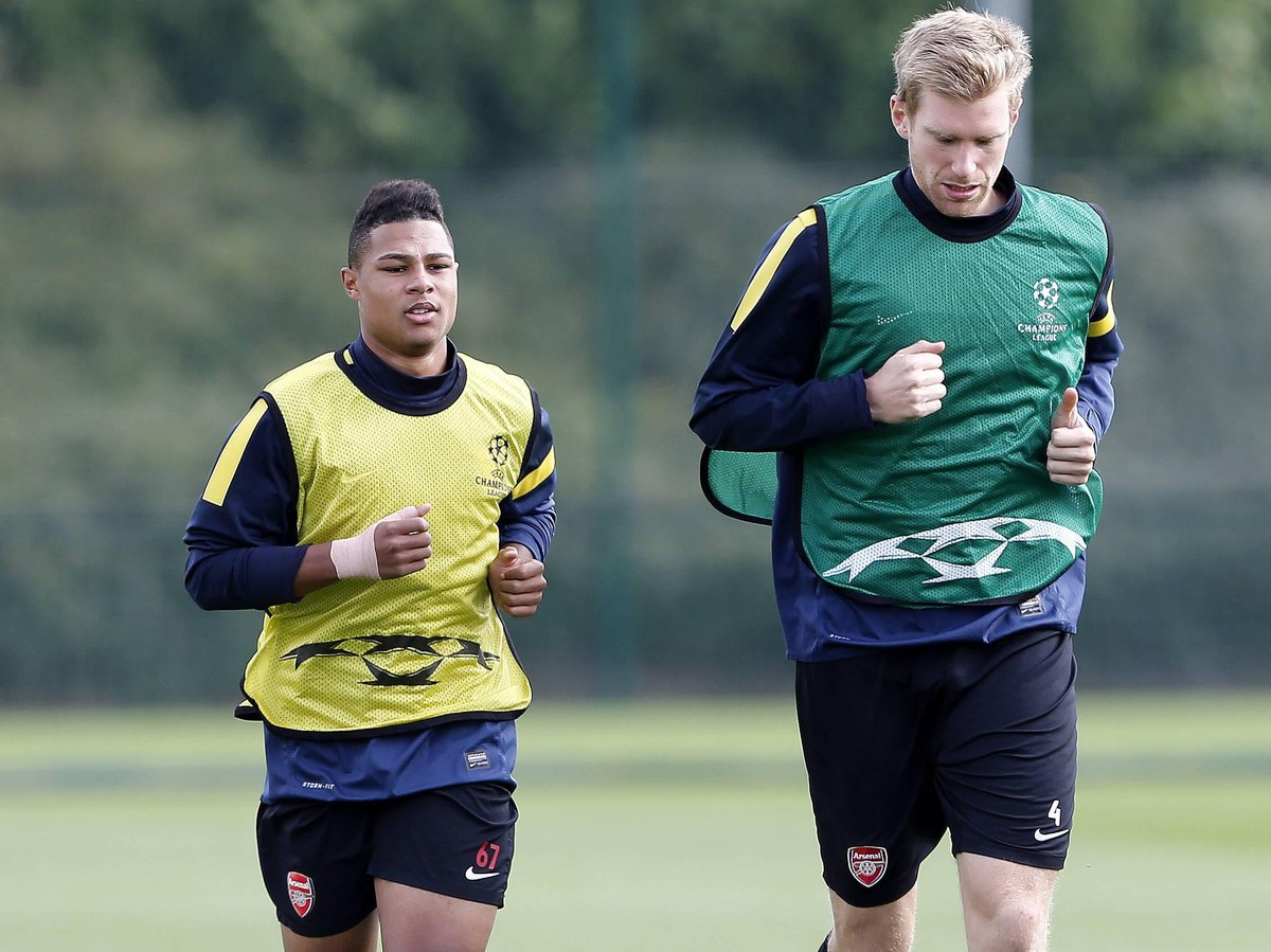 Bildnummer: 11599759 Datum: 02.10.2012 Copyright: imago/Sportimage
Arsenal s Serge Gnabry and Per Mertesacker during training..Football - Champions League Training - London Colney - 2/10/12 ..Mandato ...