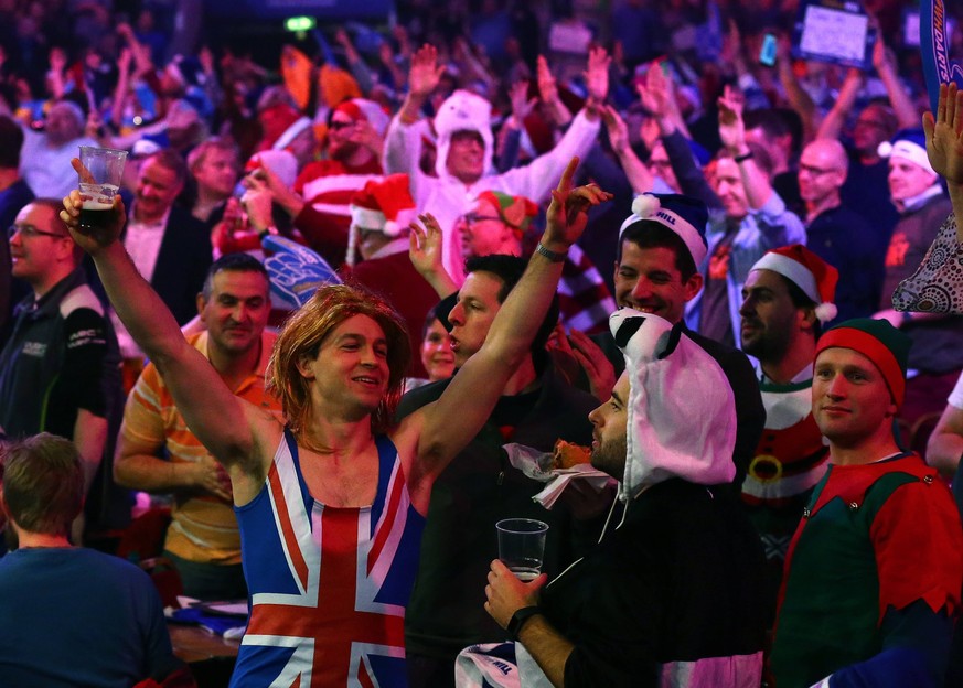 19.12.2016. Alexandra Palace, London, England. William Hill PDC World Darts Championship. The Alexandra Palace crowd warms up in fancy dress before the first match xMarkxKertonx PUBLICATIONxINxGERxSUI ...