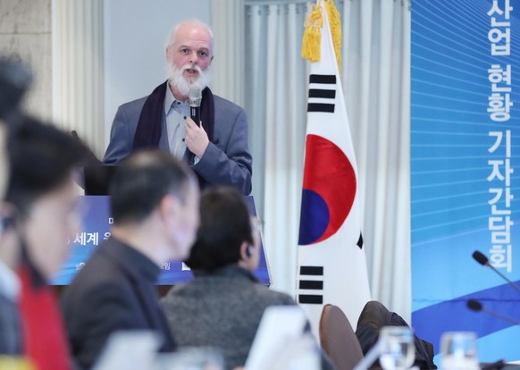 Nuke energy expert in Seoul Mycle Schneider, lead author of the 2018 World Nuclear Industry Status Report, briefs on the global nuclear industry during a news conference in Seoul on Dec. 6, 2018. (Yon ...