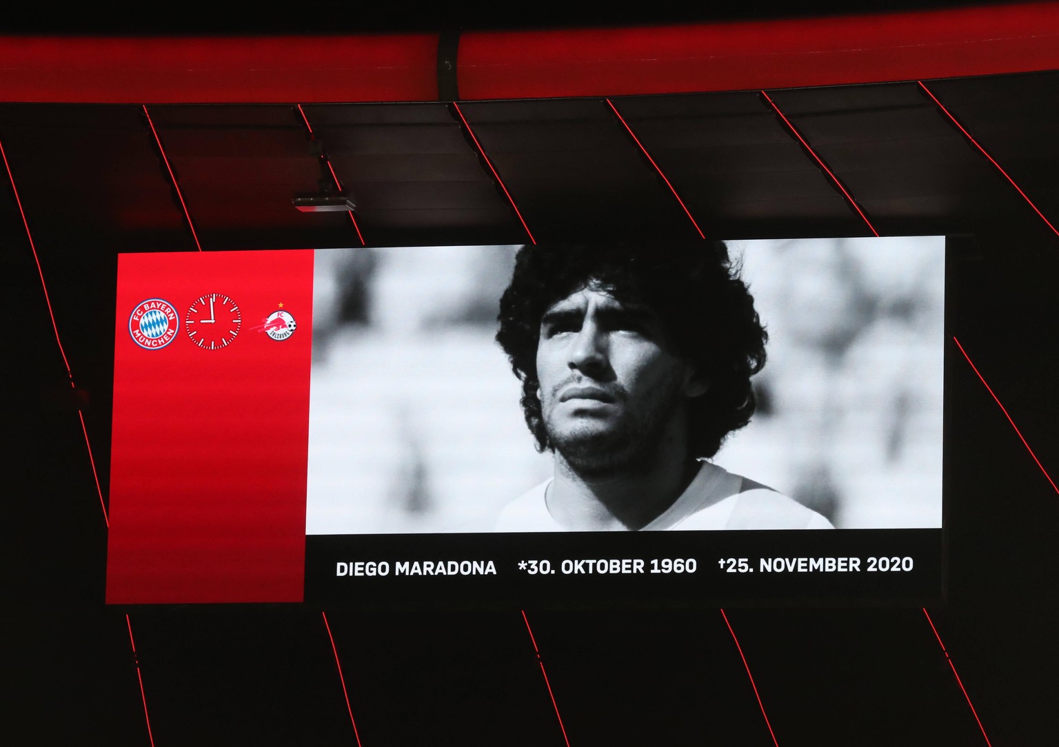 Weltweite Trauer: Vor dem Spiel des FC Bayern München gegen den FC Salzburg in der Champions League gab es anlässlich des Todes von Diego Armando Maradona eine Schweigeminute.