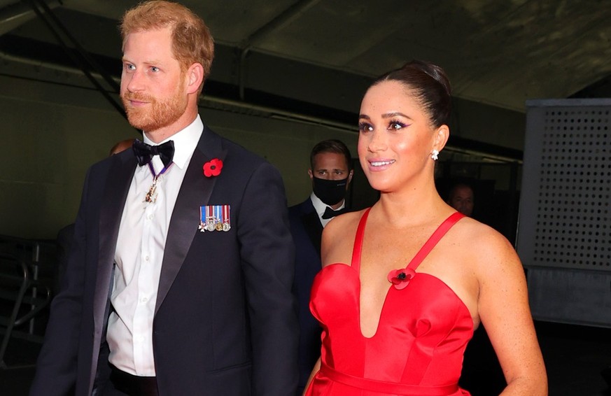 NEW YORK, NEW YORK - NOVEMBER 10: Prince Harry, Duke of Sussex, and Meghan, Duchess of Sussex attend as Intrepid Museum hosts Annual Salute To Freedom Gala on November 10, 2021 in New York City. (Phot ...