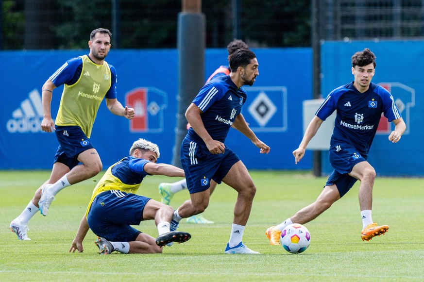 William Mikelbrencis Hamburger SV, 02, Immanuel Pherai Hamburger SV, 10 Training Hamburger SV, Fussball, 2. Bundesliga, Saison 2023/2024, 30.06.2023 Training Hamburger SV, Fussball, 2. Bundesliga, Sai ...