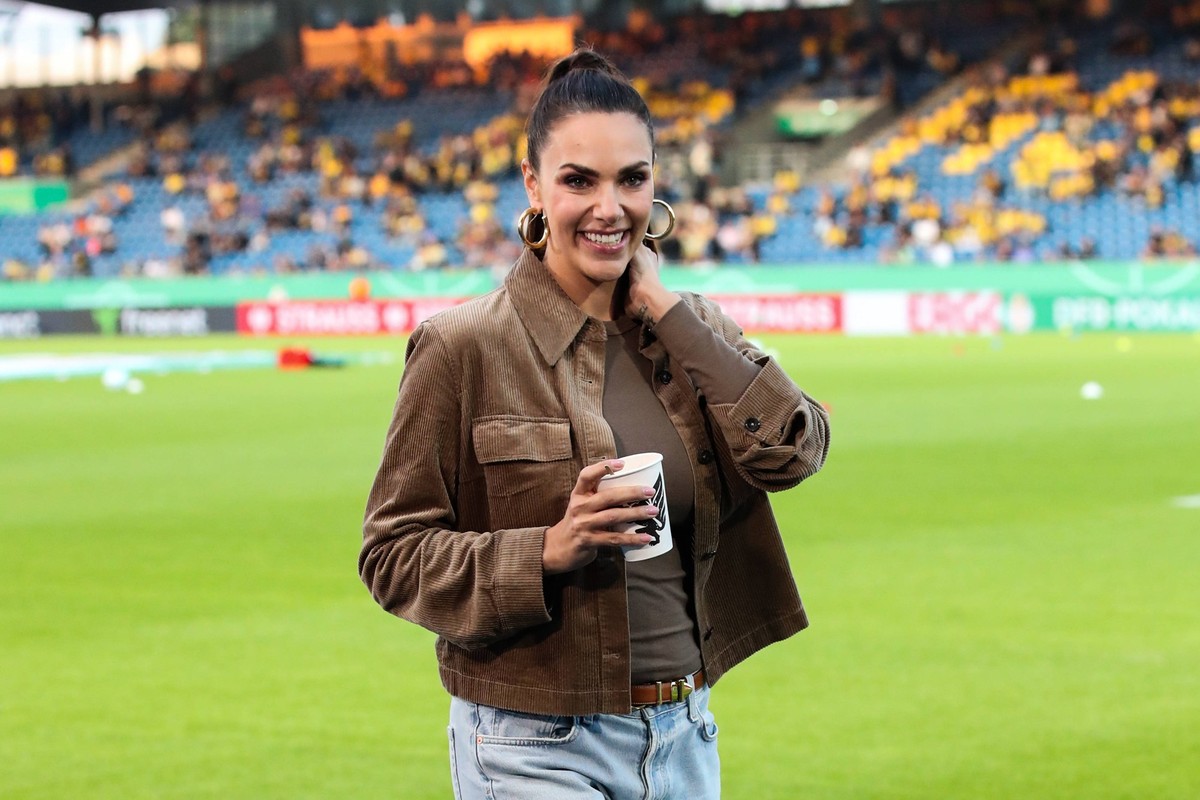 Sportmoderatorin Esther Sedlaczek - 1. Hauptrunde DFB Pokal Saison 2024-2025 Eintracht Braunschweig vs. Eintracht Frankfurt im Eintracht Stadion in Braunschweig - Fu