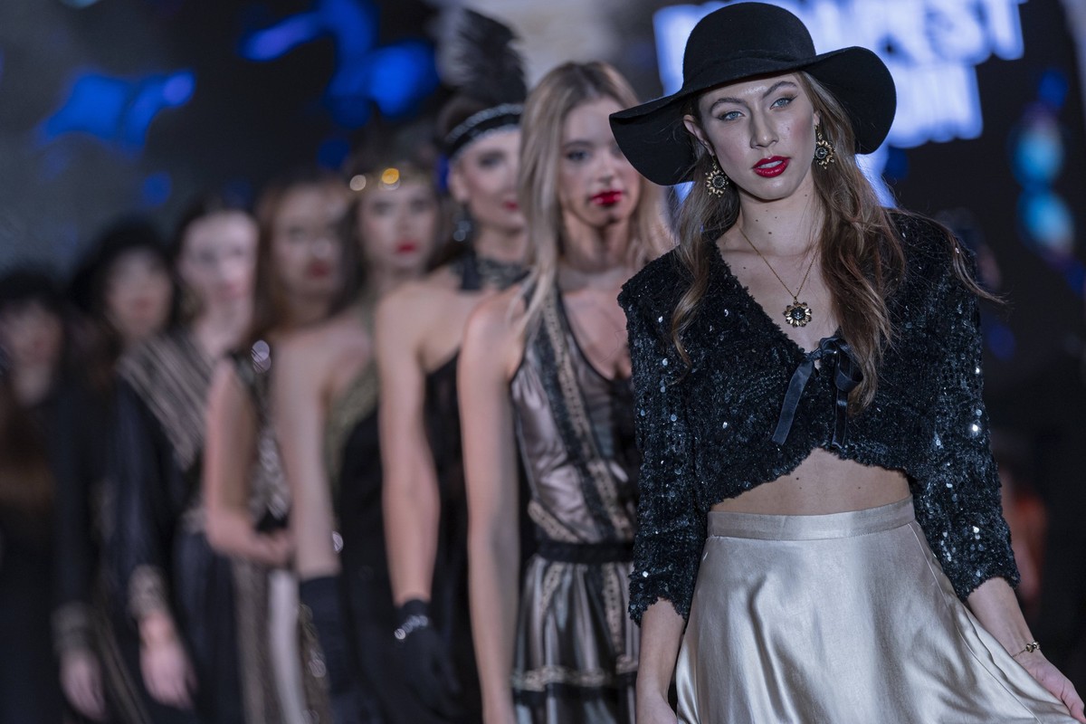 Budapest Fashion Week - Fall 2024 A model presents a creation by Hungarian designer Charmina during Budapest Fashion Week in Budapest, Hungary, on November 14, 2024, at Hall of City Park Ice Rink. Bud ...