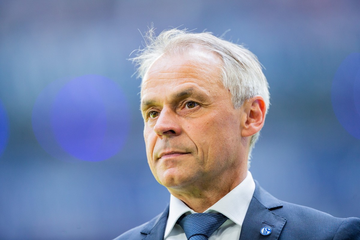 ARCHIV - 18.05.2019, Nordrhein-Westfalen, Gelsenkirchen: Fu�ball: Bundesliga, FC Schalke 04 - VfB Stuttgart, 34. Spieltag in der Veltins Arena: Schalkes Olaf Thon. Thon erinnert sich an gemeinsame Zei ...
