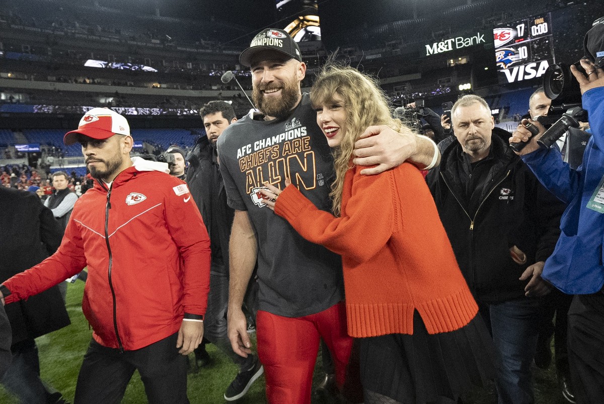 FILE - Kansas City Chiefs tight end Travis Kelce and Taylor Swift walk together after an AFC Championship NFL football game between the Chiefs and the Baltimore Ravens, Jan. 28, 2024, in Baltimore. (A ...