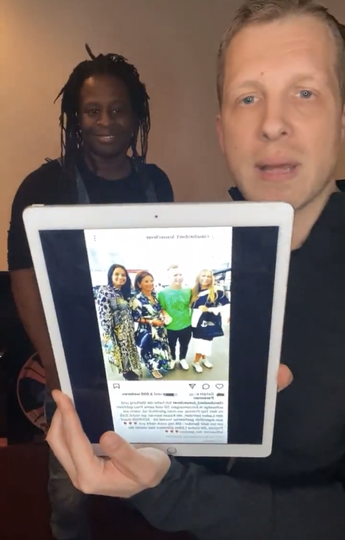 Oliver Pocher hatte diesmal in seiner Bildschirmkontrolle Mola Adebisi zu Gast.