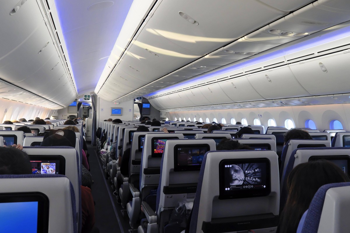 Boeing 787 Dreamliner, Innenansicht der Economy Klasse, Madrid, Spanien, Europa *** Boeing 787 dreamliner, Interior view the Economy Class, Madrid, Spain, Europe Copyright: imageBROKER/MAL iblmla08954 ...