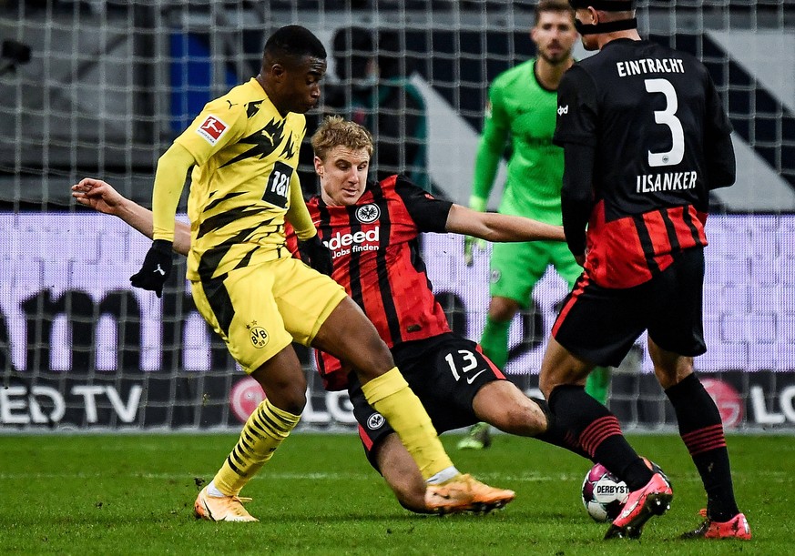 05.12.2020, xjhx, Fussball 1.Bundesliga, Eintracht Frankfurt - Borussia Dortmund emspor, v.l. Youssoufa Moukoko Borussia Dortmund, Martin Hinteregger Eintracht Frankfurt DFL/DFB REGULATIONS PROHIBIT A ...