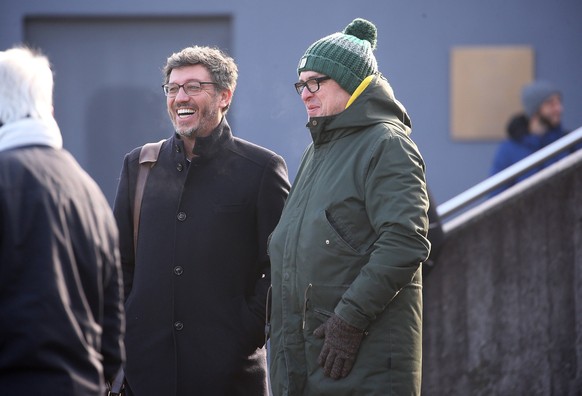 BAU// 22.01.2020 Stuttgart Fußball VfB Stuttgart Training, v.l. Präsident Claus Vogt, Redakteur Philipp Maisel *** BAU 22 01 2020 Stuttgart Football VfB Stuttgart Training, from l President Claus Vogt ...