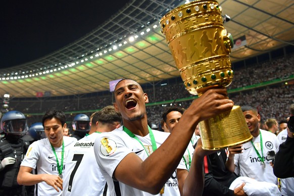 Sebastian HALLER (Eintracht Frankfurt) mit Pokal,Cup,Trophaee, Jubel,Freude,Begeisterung, DFB Pokal Finale, FC Bayern Muenchen (M) - Eintracht Frankfurt (F) 1-3, im Olympiastadion in Berlin am 19.05.2 ...