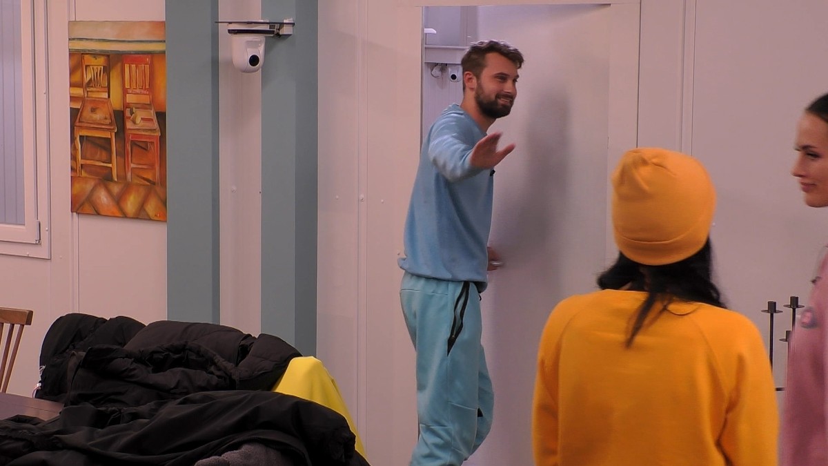 Promi Big Brother;
Motiv: Matthias Mangianpane kann sein Glück nicht fassen: Er hat von Paulina die goldene Finalschärpe bekommen. Copyright: SAT.1;
Bildredakteur: Clarissa Schreiner;
 Rechtehinweis:  ...