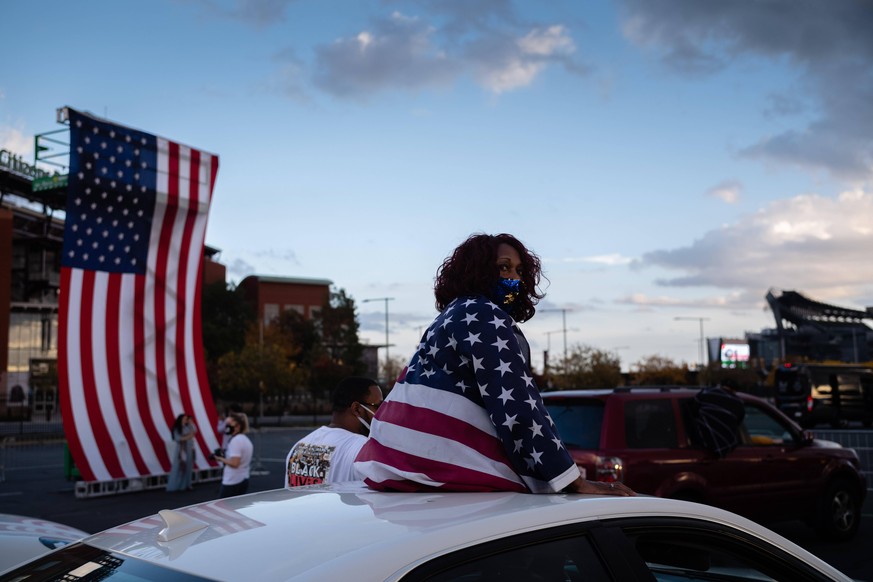 October 21, 2020, Philadelphia, Pennsylvania, USA: Democrat supporters attend a drive-in car rally with Former President Obama at Citizens Bank Park. Philadelphia USA - ZUMAz03_ 20201021_sha_z03_416 C ...