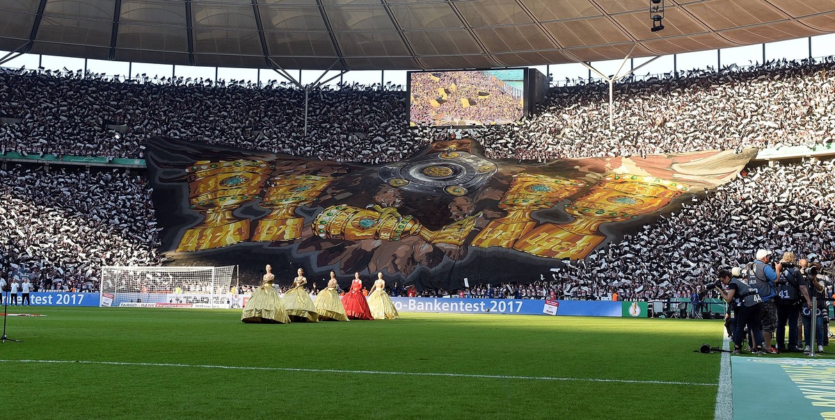 27.05.2017, xpsx, Fussball DFB Pokal Finale, Borussia Dortmund - Eintracht Frankfurt, emspor v.l. Choreo Frankfurt Fans Zuschauer Adler Berlin

27 05 2017 xpsx Football DFB Cup Final Borussia Dortmu ...