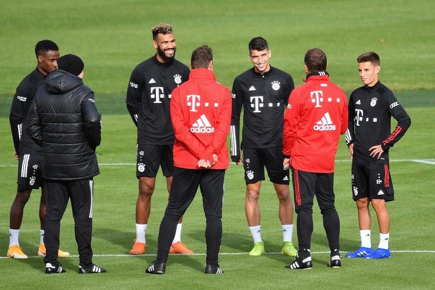 Hans Dieter Flick Hansi ,Trainer Bayern Muenchen,Miroslav KLOSE Co Trainer FCB, Hermann GERLAND,Co Trainer Bayern Muenchen begruessen die Neuzugaenge Tiago DANTAS Bayern Muenchen,Marc ROCA Bayern Muen ...