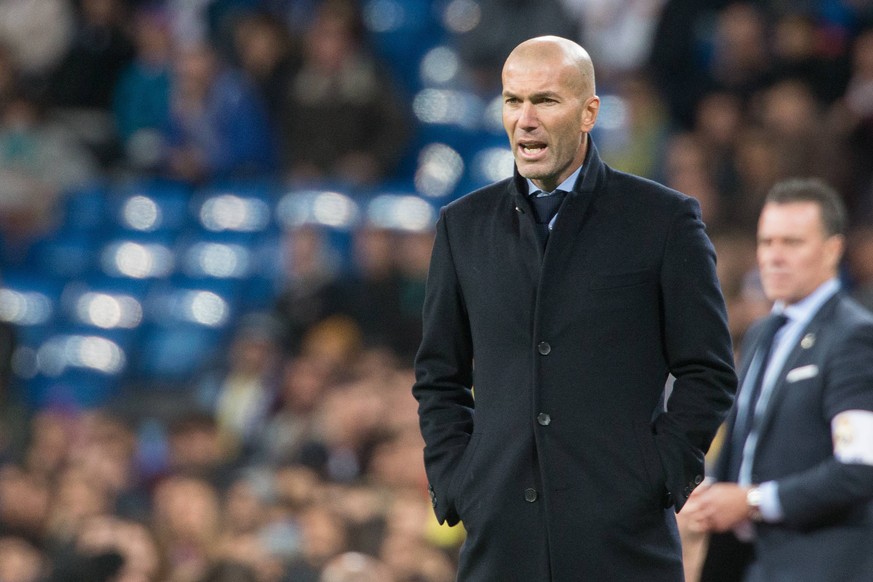 Zinedine Zidane se va del Real Madrid Zinedine Zidane announces his retirement as coach of Real Madrid *** Zinedine Zidane leaves Real Madrid Zinedine Zidane announces his retirement as coach of Real  ...