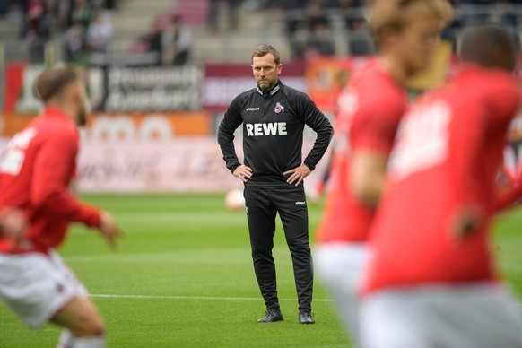 Fußball, 1. Bundesliga, 20220430, FC Augsburg - 1. FC Köln. Im Bild Co-Trainer des 1. FC Köln Andre PAWLAK Aufwärmen. Augsburg WWK-Arena Bayern Deutschland *** Soccer, 1 Bundesliga, 20220430, FC Augsb ...