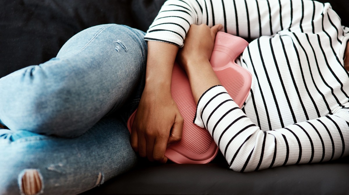 Rückenschmerzen während der Periode - Endometriose kann der Auslöser sein / Weiterer Text über ots und www.presseportal.de/nr/104263 / Die Verwendung dieses Bildes ist für redaktionelle Zwecke unter B ...