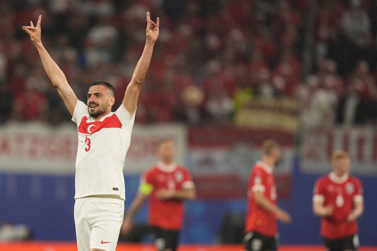 Turkey s Merih Demiral celebrates after scoring the second goal for the 0-2 uring the Euro 2024 soccer match between Austria and Turkey at the Red Bull Arena -Round of 16, Leipzig, Germany - Tuesday J ...