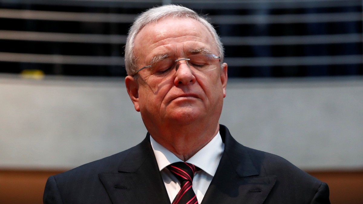 FILE PHOTO: Former Volkswagen chief executive Martin Winterkorn arrives to testify to a German parliamentary committee on the carmaker's emissions scandal in Berlin, Germany, January 19, 2017. RE ...