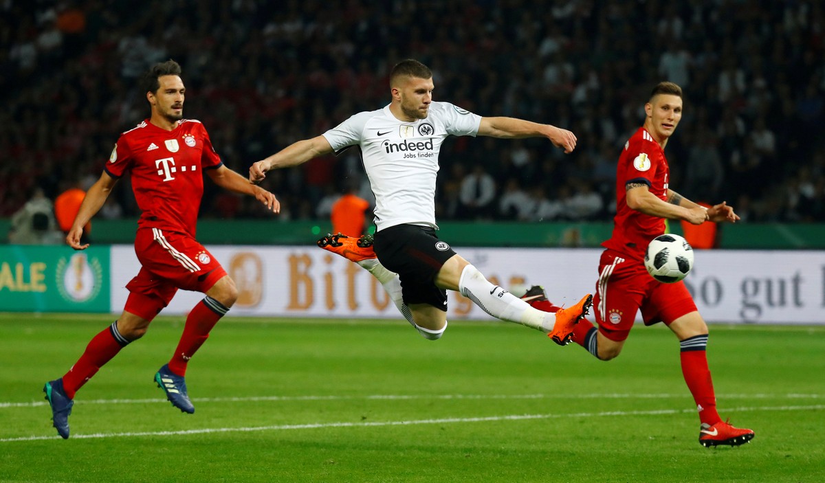 Soccer Football - DFB Cup Final - Bayern Munich vs Eintracht Frankfurt - Olympiastadion, Berlin, Germany - May 19, 2018 Eintracht Frankfurt's Ante Rebic scores their second goal REUTERS/Kai Pfaff ...