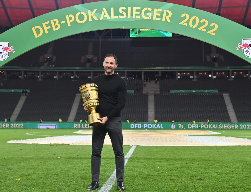 Domenico Tedesco, Trainer von RB Leipzig, gewinnt in der vergangenen Saison mit seiner Mannschaft die Trophäe. In der neuen Saison erwartet Fans und Mannschaften jetzt eine Neuerung.