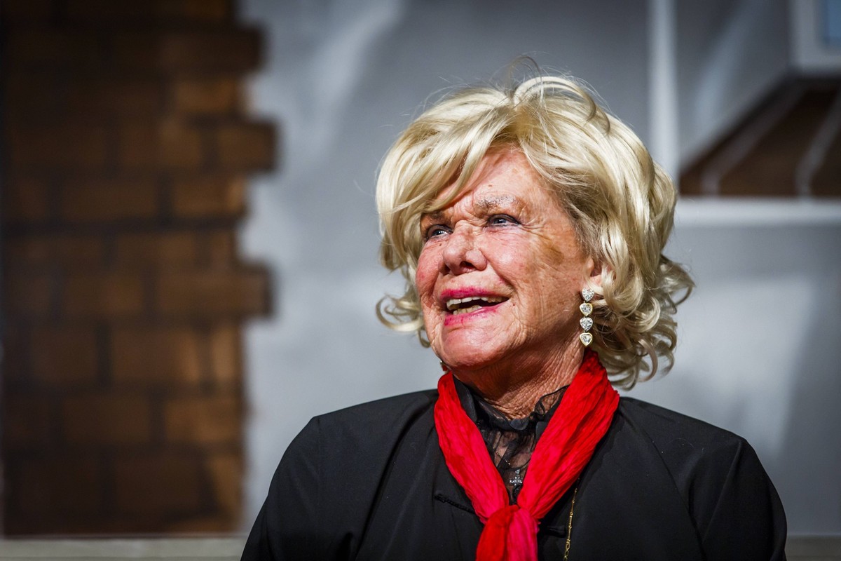 Interview - Schauspielerin Inrid van Bergen im Delphi Show-Palast - 27.03.2017 - Hamburg . Ingrid van Bergen meldet sich zurück im Delphi Show Palast auf der Bühne und spielt eine Domina . HAMBURG - 2 ...