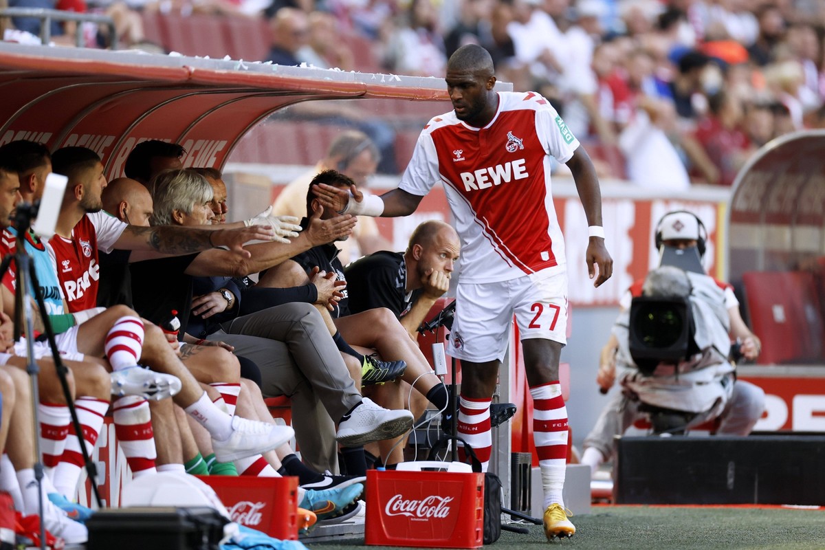 Anthony Modeste Auswechslung im Spiel gegen AC Mailand.