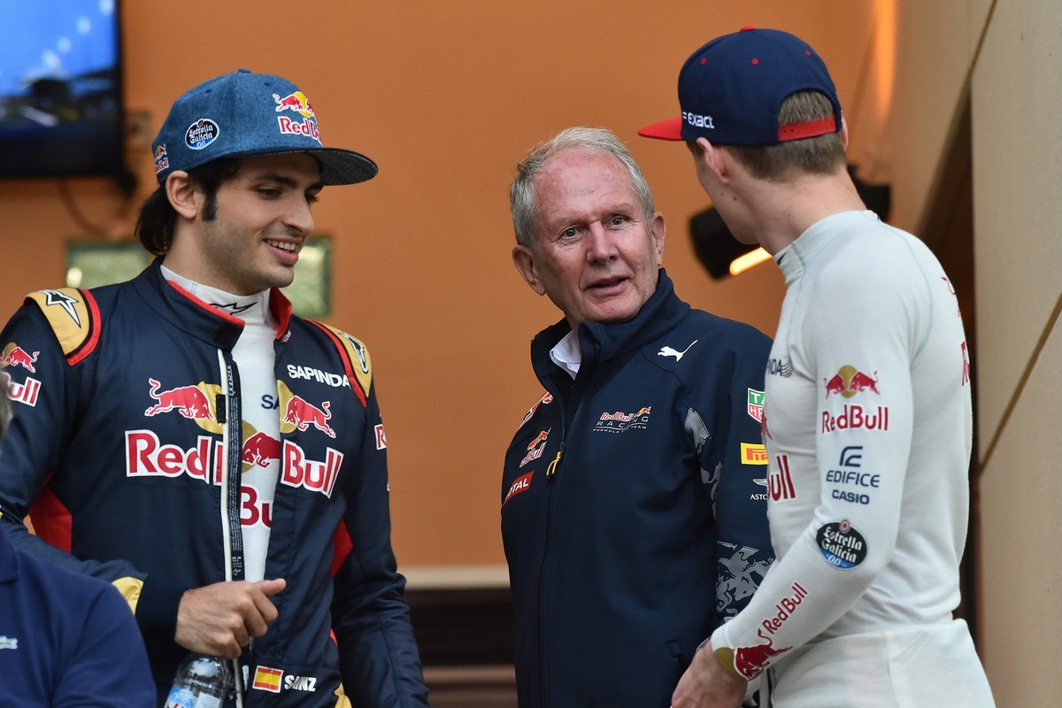 Bahrain Grand Prix Carlos Sainz jr ESP Scuderia Toro Rosso with Dr Helmut Marko AUT Red Bull Motorsport Consultant and Max Verstappen NED Scuderia Toro Rosso at Formula One World Championship, WM, Wel ...