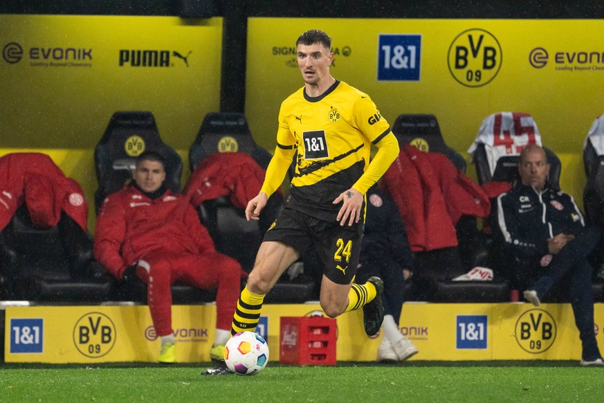 GER, 1. FBL, Borussia Dortmund vs 1. FSV Mainz 05 / 19.12.2023, Signal Iduna Park, Dortmund, GER, 1. FBL, Borussia Dortmund vs 1. FSV Mainz 05 Im Bild: Thomas Meunier BV Borussia Dortmund, 24 Einzelak ...