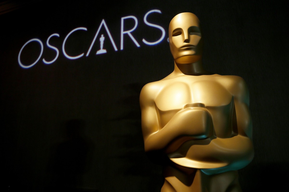 ARCHIV - 04.02.2019, USA, Beverly Hills: Eine Oscar-Statue steht beim 91. Oscar-Nominierten-Lunch vor dem Schriftzug. (zu dpa: