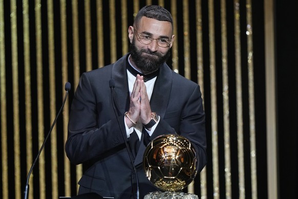 Real Madrid&#039;s Karim Benzema celebrates after winning the 2022 Ballon d&#039;Or trophy during the 66th Ballon d&#039;Or ceremony at Theatre du Chatelet in Paris, France, Monday, Oct. 17, 2022. (AP ...