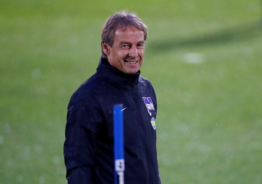 Soccer Football - Bundesliga - Hertha Berlin Training - Amateurstadion, Berlin, Germany - November 27, 2019 Hertha Berlin coach Juergen Klinsmann during training REUTERS/Hannibal Hanschke