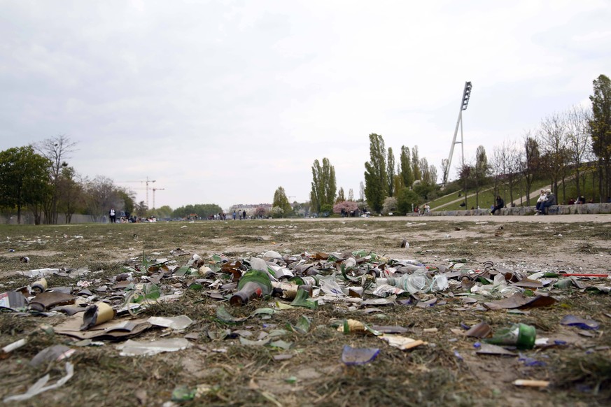 Nicht nur um Mauerpark: Überall Müll und Scherben