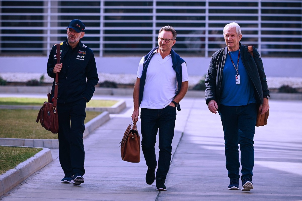 Formula 1 2023: Bahrain February Testing BAHRAIN INTERNATIONAL CIRCUIT, BAHRAIN - FEBRUARY 25: Adrian Newey, Chief Technology Officer, Red Bull Racing, Christian Horner, Team Principal, Red Bull Racin ...