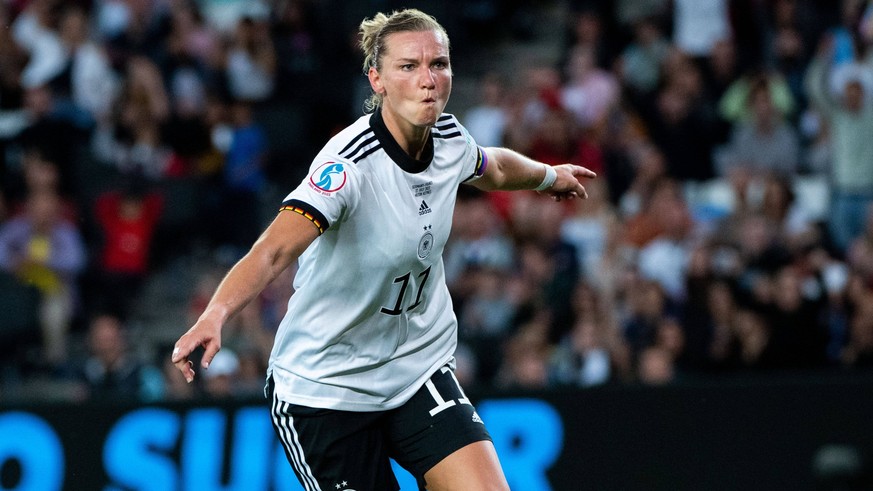 Alexandra Popp Deutschland 11 jubelt ueber das Tor zum 1:0, GBR, Deutschland vs. Frankreich, Fussball UEFA Womens EURO 2022, 27.07.2022, Halbfinale GBR, Deutschland vs. Frankreich, Fussball UEFA Women ...