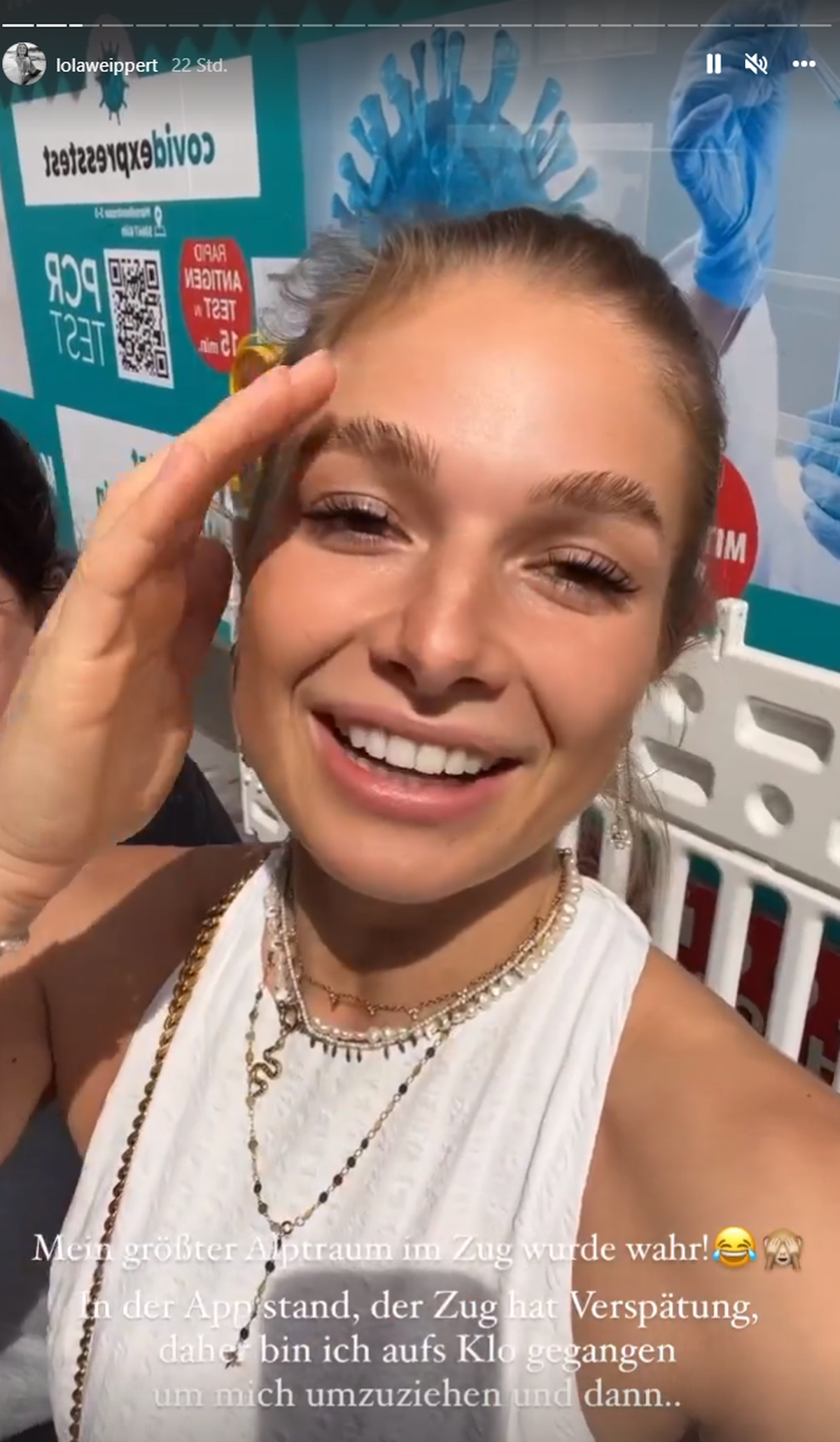 Lola Weippert erzählt, warum sie fast ohne Hose aus einem Zug gestürmt wäre.