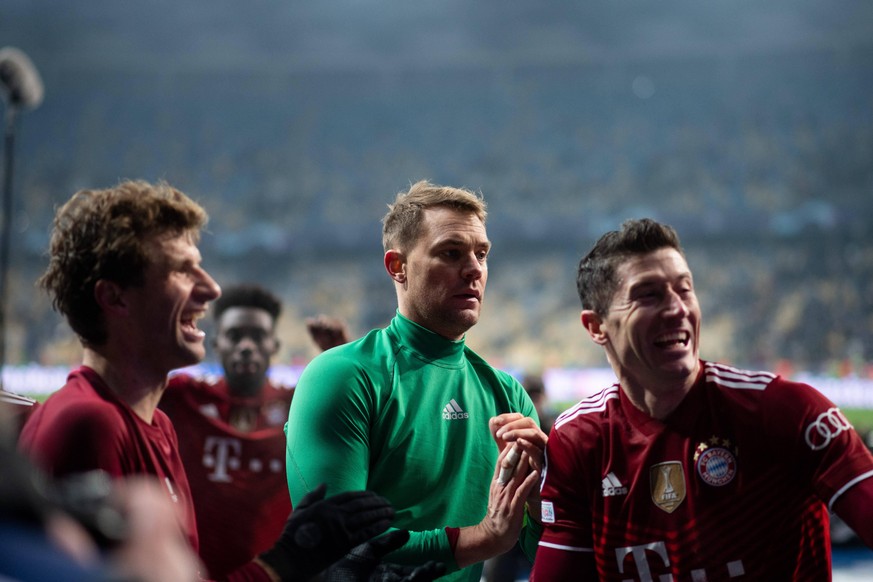 Thomas Müller (l.), Manuel Neuer (M.) und Robert Lewandowski besitzen alle noch bis 2023 einen Vertrag und sollen beim FC Bayern verlängern.