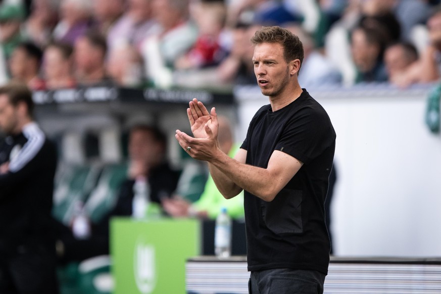 Head Coach Julian Nagelsmann of Munich gives his team instructions GES/ Fussball/ 1. Bundesliga: VfL Wolfsburg - FC Bayern Muenchen, 14.05.2022 Football / Soccer: 1st League: VfL Wolfsburg vs FC Bayer ...