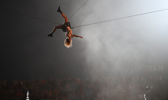 20.08.2022, Bayern, München: Helene Fischer singt bei ihrem Open-Air-Konzert in der Messe München. Es ist ihr Comeback und das einzige Deutschland-Konzert 2022. Foto: Angelika Warmuth/dpa +++ dpa-Bild ...