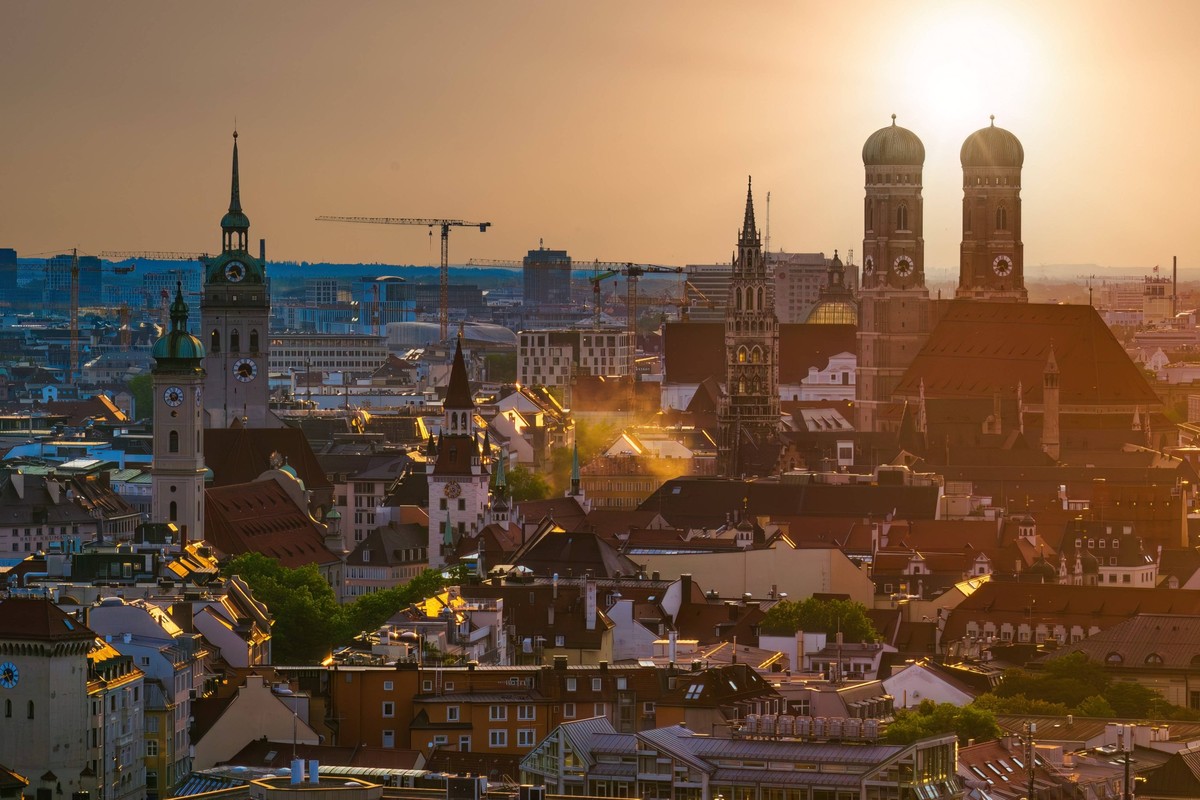Famous landmark Frauenkirche at sunset - Munich, Germany Picture depicting a heatwave in Munich, Germany Munich Germany *** Ber