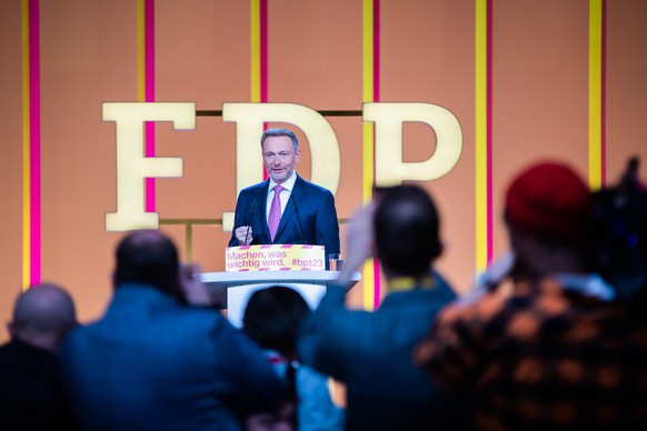 21.04.2023, Berlin: Christian Lindner, FDP-Bundesvorsitzender und Bundesfinanzminister, spricht beim FDP-Bundesparteitag. Auf der Tagesordnung steht unter anderem die Neuwahl der Parteispitze. Foto: C ...