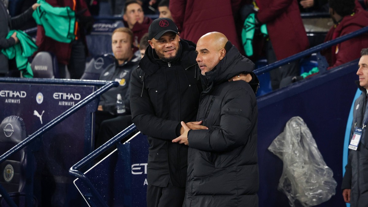 Manchester City v Burnley Premier League 31/01/2024. Burnley Manager Vincent Kompany and Manchester City Manager Josep Pep Guardiola during the Premier League match between Manchester City and Burnley ...