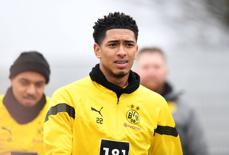 21.02.2023, Dortmund, Germany, BVB-Trainingsgelaende Hohenbuschei, BV Borussia Dortmund - Training - 21.02.2023, Jude Bellingham Borussia Dortmund schaut Foto Ralf Treese, Ralf Treese Dortmund BVB-Tra ...